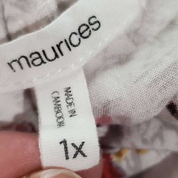 Maurices 1x Plus White Floral Top - Picture 5 of 7
